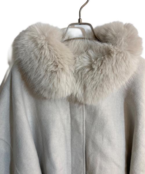 Snidel（スナイデル）Snidel (スナイデル) ファー付きミドルケープコート ベージュ サイズ:ONEの古着・服飾アイテム