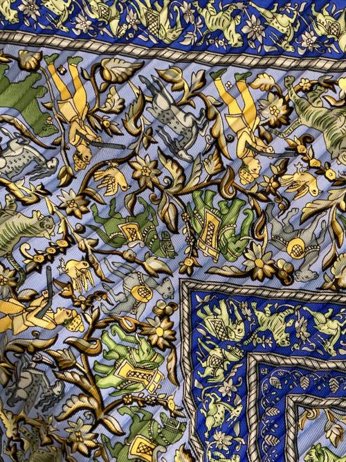 HERMES（エルメス）HERMES (エルメス) プリーツカレ90 CHASSE EN INDE ブルーの古着・服飾アイテム