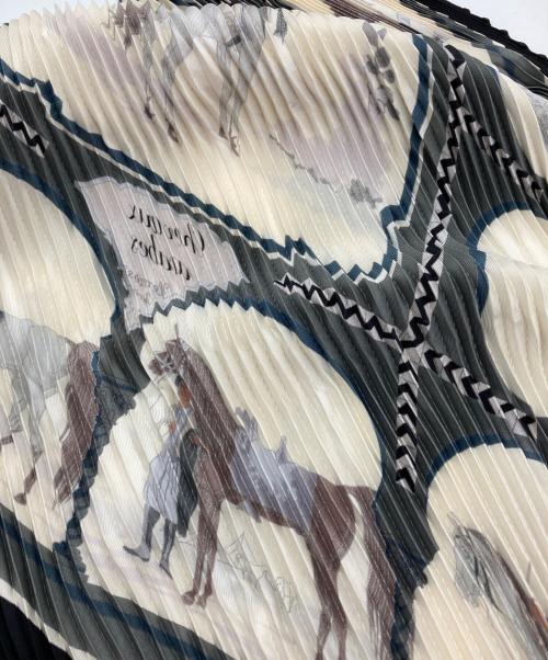 HERMES（エルメス）HERMES (エルメス) プリーツカレ90 Chevaux arabe ベージュの古着・服飾アイテム