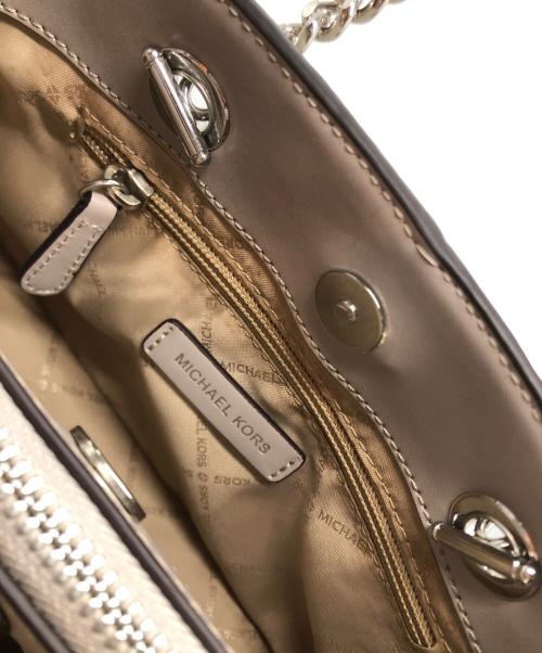 MICHAEL KORS（マイケル・コース）MICHAEL KORS (マイケル・コース) DUFFLE TEAGEN SM MESSENGER LEATHER グレーの古着・服飾アイテム