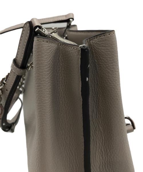 MICHAEL KORS（マイケル・コース）MICHAEL KORS (マイケル・コース) DUFFLE TEAGEN SM MESSENGER LEATHER グレーの古着・服飾アイテム