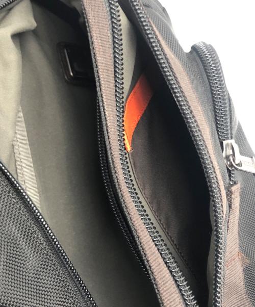 TUMI（トゥミ）TUMI (トゥミ) アウロラスリングバッグ ブラックの古着・服飾アイテム