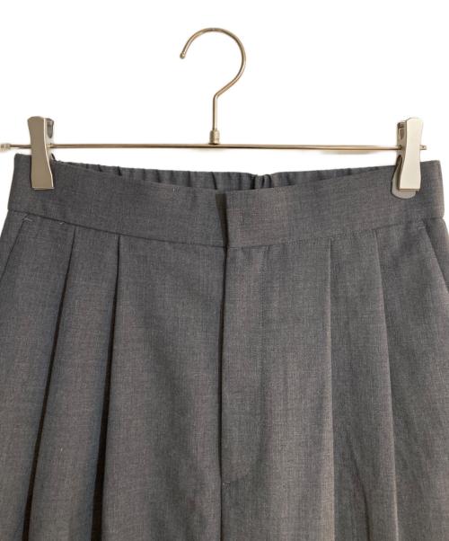 ATON（エイトン）ATON (エイトン) TECHNO WOOL TWILL タックイージーパンツ/テクノウールツイル グレー サイズ:2の古着・服飾アイテム