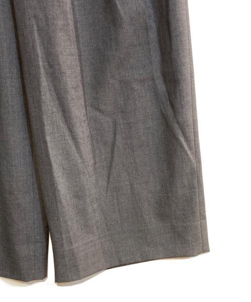 ATON（エイトン）ATON (エイトン) TECHNO WOOL TWILL タックイージーパンツ/テクノウールツイル グレー サイズ:2の古着・服飾アイテム