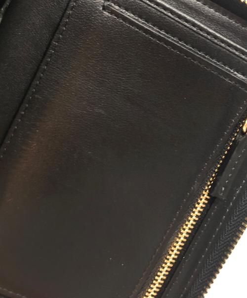 VERSACE（ヴェルサーチェ）VERSACE (ヴェルサーチェ) Ｖモチーフラウンドジップウォレット ピンクの古着・服飾アイテム