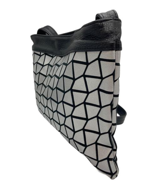 chi wata（チワタ）chi wata (チワタ) 幾何学模様ショルダーバッグ シルバーの古着・服飾アイテム