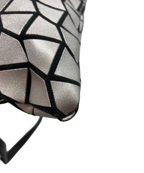 chi wata（チワタ）chi wata (チワタ) 幾何学模様ショルダーバッグ シルバーの古着・服飾アイテム