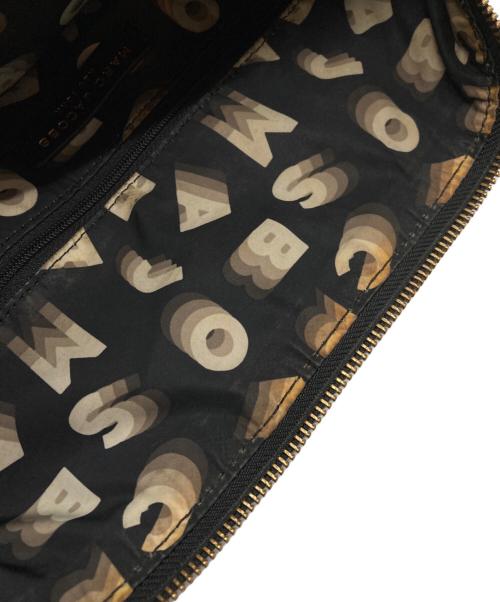 MARC JACOBS（マークジェイコブズ）MARC JACOBS (マークジェイコブズ) ソフトエンボスロゴショルダーバッグ ブラックの古着・服飾アイテム