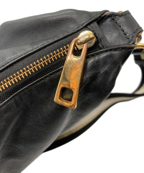 MARC JACOBS（マークジェイコブズ）MARC JACOBS (マークジェイコブズ) ソフトエンボスロゴショルダーバッグ ブラックの古着・服飾アイテム