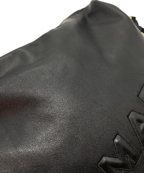 MARC JACOBS（マークジェイコブズ）MARC JACOBS (マークジェイコブズ) ソフトエンボスロゴショルダーバッグ ブラックの古着・服飾アイテム
