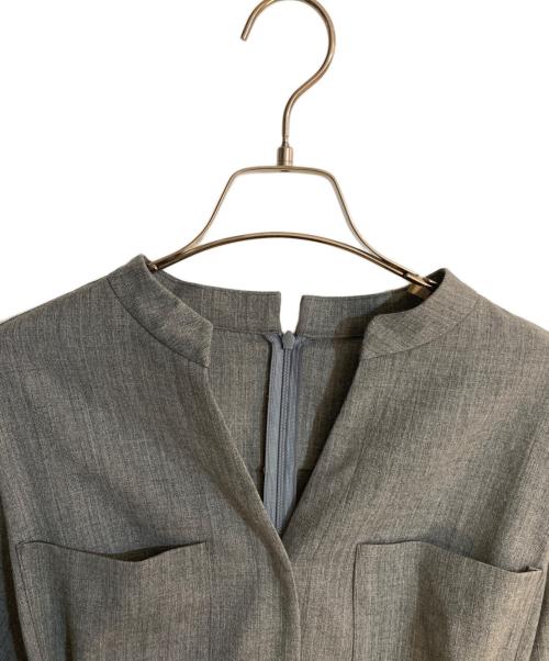 allureville（アルアバイル）allureville (アルアバイル) スタンドカラータックワンピース グレー サイズ:2の古着・服飾アイテム