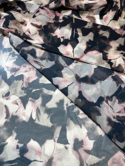 theory（セオリー）theory (セオリー) フローラルマーブルプリントキラブラウス ブラック サイズ:Ｍ 未使用品の古着・服飾アイテム