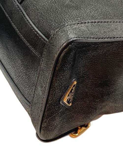 PRADA（プラダ）PRADA (プラダ) アンティーク加工 バックルレザーバッグ ブラックの古着・服飾アイテム