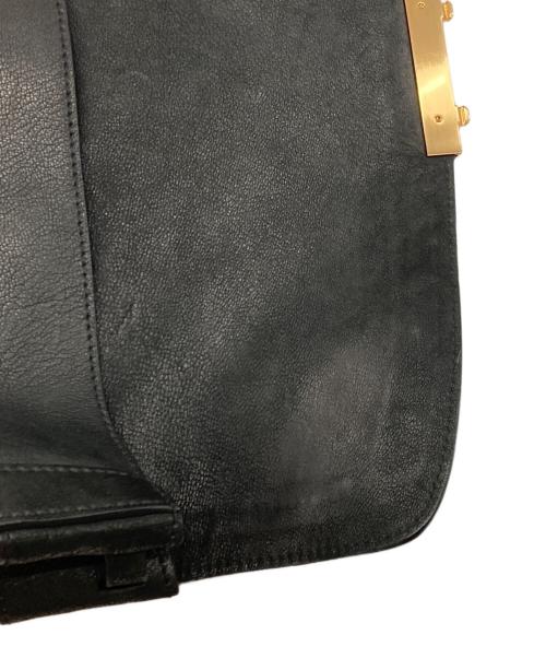 PRADA（プラダ）PRADA (プラダ) アンティーク加工 バックルレザーバッグ ブラックの古着・服飾アイテム