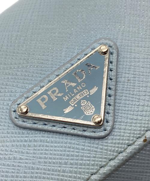 PRADA（プラダ）PRADA (プラダ) サフィアーノトライアングルウォレット スカイブルーの古着・服飾アイテム