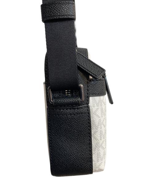 MICHAEL KORS（マイケル・コース）MICHAEL KORS (マイケル・コース) COOPER ユーティリティ クロスボディ ホワイトの古着・服飾アイテム