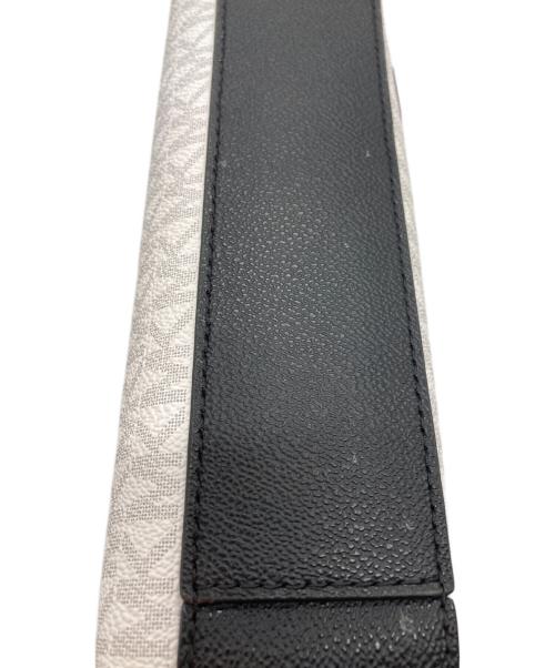 MICHAEL KORS（マイケル・コース）MICHAEL KORS (マイケル・コース) COOPER ユーティリティ クロスボディ ホワイトの古着・服飾アイテム