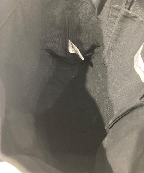 maison kitsune（メゾンキツネ）maison kitsune (メゾンキツネ) 24SSフォックスヘッドプリントハンドバッグ ブラックの古着・服飾アイテム