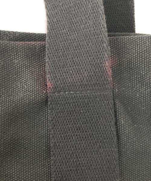 maison kitsune（メゾンキツネ）maison kitsune (メゾンキツネ) 24SSフォックスヘッドプリントハンドバッグ ブラックの古着・服飾アイテム