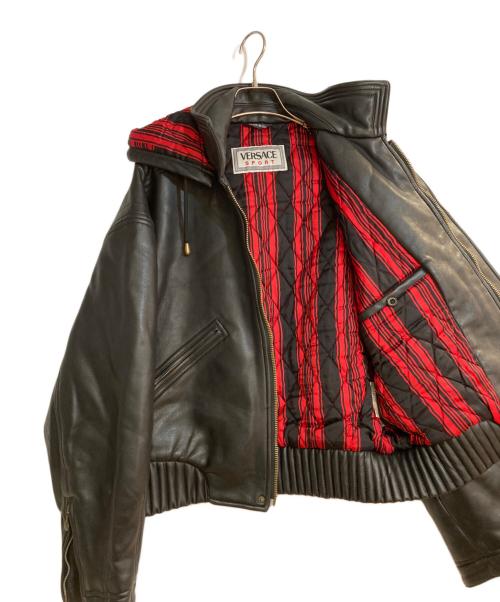 VERSACE Sport（ヴェルサーチ スポーツ）VERSACE Sport (ヴェルサーチ スポーツ) フェイクレザーフーデッドジャケット ブラック サイズ:46の古着・服飾アイテム