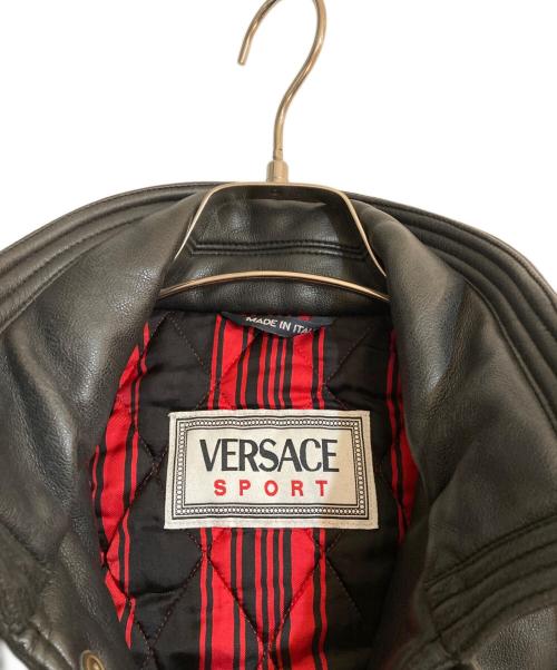 VERSACE Sport（ヴェルサーチ スポーツ）VERSACE Sport (ヴェルサーチ スポーツ) フェイクレザーフーデッドジャケット ブラック サイズ:46の古着・服飾アイテム