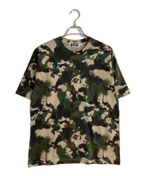 A BATHING APE（アベイシングエイプ）A BATHING APE (アベイシングエイプ) 刺繍カモ柄Tシャツ オリーブ サイズ:Mの古着・服飾アイテム
