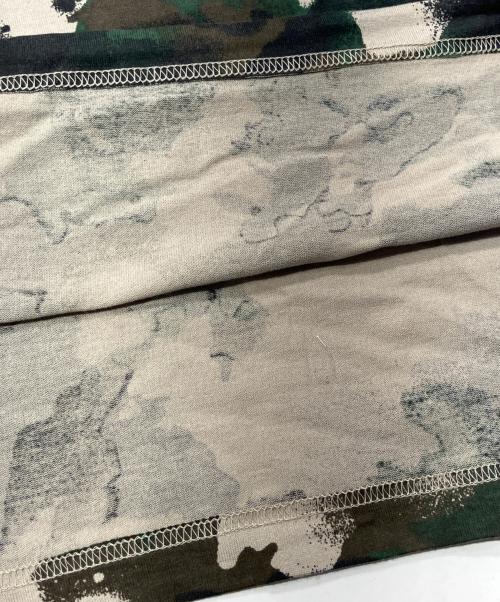 A BATHING APE（アベイシングエイプ）A BATHING APE (アベイシングエイプ) 刺繍カモ柄Tシャツ オリーブ サイズ:Mの古着・服飾アイテム