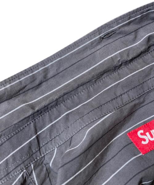 SUPREME（シュプリーム）Supreme (シュプリーム) Loose Fit Stripe Shirt/ ルーズフィットストライプシャツ グレー サイズ:XLの古着・服飾アイテム