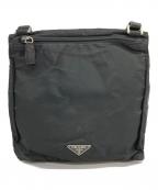 PRADAプラダ）の古着「ロゴプレートバックフラップショルダーバッグ」｜ブラック