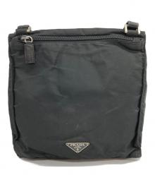 PRADA（プラダ）の古着「ロゴプレートバックフラップショルダーバッグ」｜ブラック