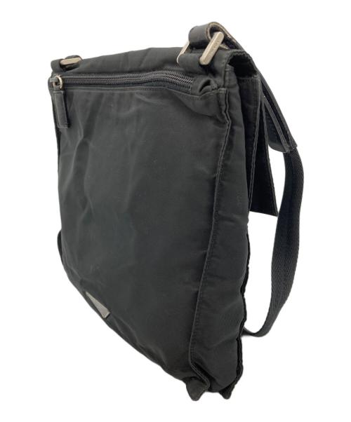 PRADA（プラダ）PRADA (プラダ) ロゴプレートバックフラップショルダーバッグ ブラックの古着・服飾アイテム