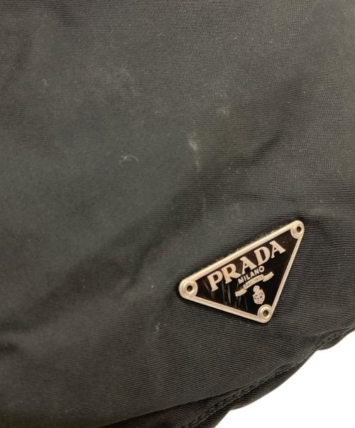 PRADA（プラダ）PRADA (プラダ) ロゴプレートバックフラップショルダーバッグ ブラックの古着・服飾アイテム
