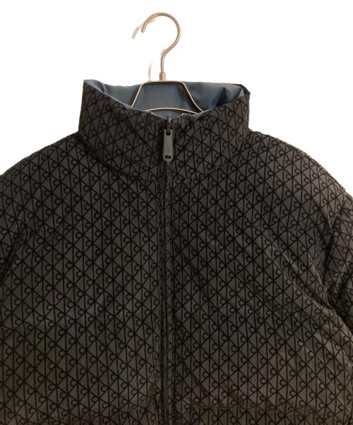 Calvin Klein Jeans（カルバンクラインジーンズ）Calvin Klein Jeans (カルバンクラインジーンズ) ロングスリーブ ナイロン リバーシブル オールプリント ダウンジャケット グリーン サイズ:Sの古着・服飾アイテム