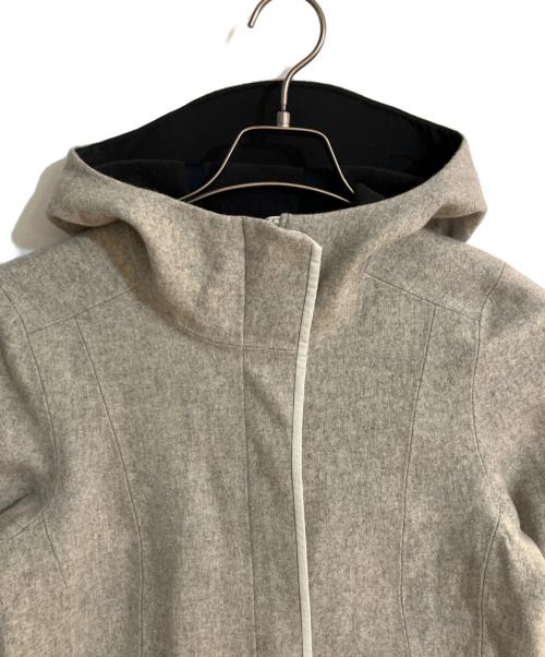 ARC'TERYX（アークテリクス）ARC'TERYX (アークテリクス) EMBRA COAT ベージュ サイズ:XSの古着・服飾アイテム