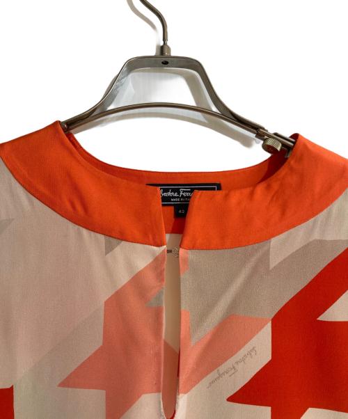 Salvatore Ferragamo（サルヴァトーレ フェラガモ）Salvatore Ferragamo (サルヴァトーレ フェラガモ) トータルパターンシルクブラウス オレンジ サイズ:42の古着・服飾アイテム