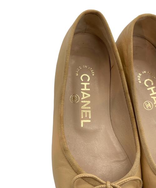 CHANEL（シャネル）CHANEL (シャネル) ココマークキャップトゥバレエパンプス ベージュ サイズ:SIZE 34の古着・服飾アイテム