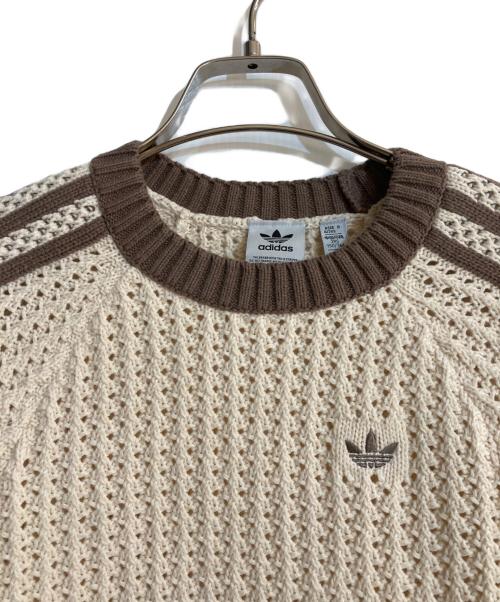 adidas（アディダス）adidas (アディダス) アディカラー ニット クルーネックセーター ベージュ サイズ:XSの古着・服飾アイテム