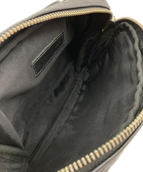 TOGA PULLA（トーガ プルラ）TOGA PULLA (トーガ プルラ) Metal Stitch Belt Bag ブラックの古着・服飾アイテム