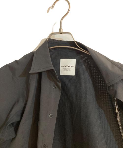 and wander（アンドワンダー）and wander (アンドワンダー) tech short sleeve shirt ブラック サイズ:00の古着・服飾アイテム