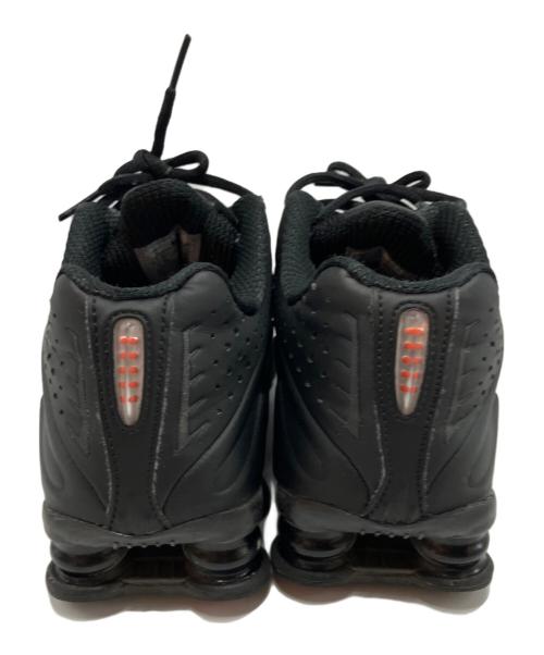 NIKE（ナイキ）NIKE (ナイキ) SHOX R4 BLACK/BLACK-BLACK-MAX ORANGE ブラック サイズ:23の古着・服飾アイテム