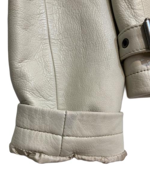 GUESS（ゲス）GUESS (ゲス) COW LEATHER JACKET ホワイト サイズ:Mの古着・服飾アイテム