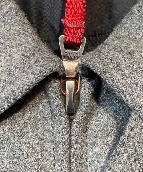 PRADA SPORTS（プラダスポーツ）PRADA SPORTS (プラダスポーツ) ナイロンパイピングウール混スイングトップ グレー サイズ:Sの古着・服飾アイテム