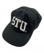 stussyステューシー）の古着「STU Arch Strapback Cap/ステューシー エスティーユー アーチ ストラップバック キャップ」｜ブラック