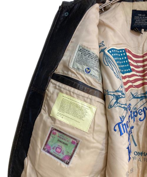 AVIREX（アヴィレックス）AVIREX (アヴィレックス) THE STARS AND STRIPES FOREVER ローズプリントA-2フライトジャケット ブラウン サイズ:Sの古着・服飾アイテム