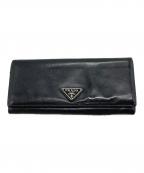 PRADAプラダ）の古着「三角ロゴプレート付きサフィアーノ長財布」｜ブラック