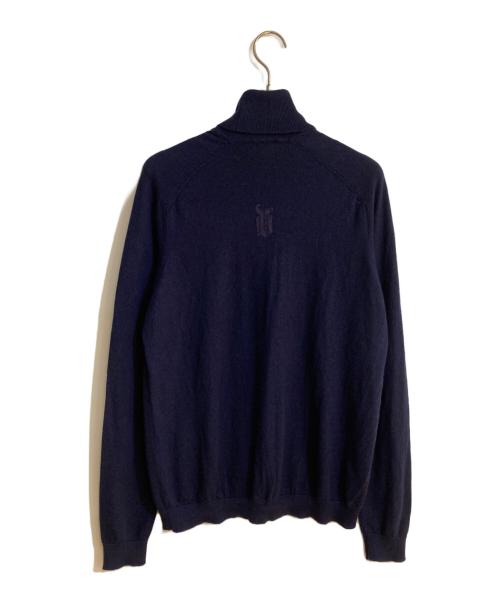 VERSACE（ヴェルサーチ）VERSACE (ヴェルサーチ) バックロゴデザインカシミヤタートルネックニット ネイビー サイズ:50の古着・服飾アイテム