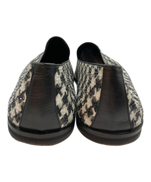 JIMMY CHOO（ジミーチュウ）JIMMY CHOO (ジミーチュウ) 千鳥柄スリッポン ホワイト サイズ:44の古着・服飾アイテム