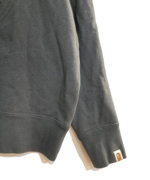A BATHING APE（アベイシングエイプ）A BATHING APE (アベイシングエイプ) EMBOSS BUSY WORKS CREWNECK SWEATSHIRT グレー サイズ:Sの古着・服飾アイテム