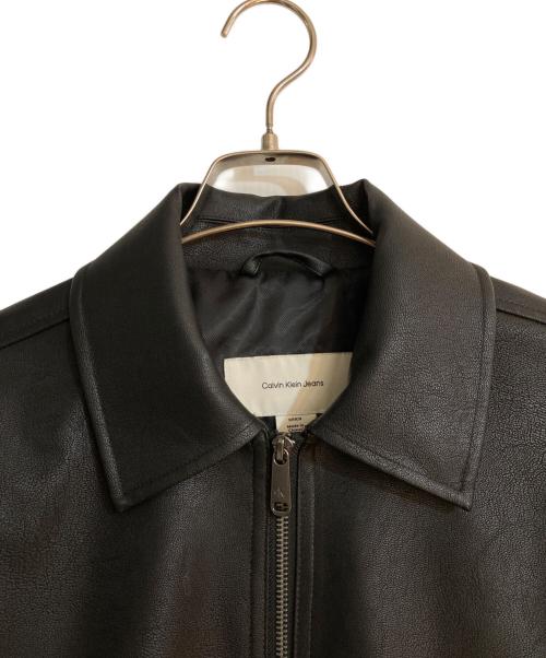 Calvin Klein Jeans（カルバンクラインジーンズ）Calvin Klein Jeans (カルバンクラインジーンズ) フェイクレザーボンバージャケット ブラック サイズ:Sの古着・服飾アイテム