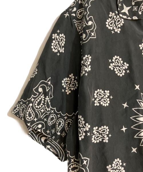 SUPREME（シュプリーム）SUPREME (シュプリーム) Bandana Silk S/S Shirt/バンダナ シルク ショートスリーブ シャツ ブラック サイズ:XLの古着・服飾アイテム